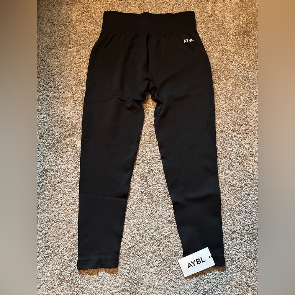 XL AYBL PULSE SEAMLESS LEGGINGS - JET BLACK (BRAND NEW)